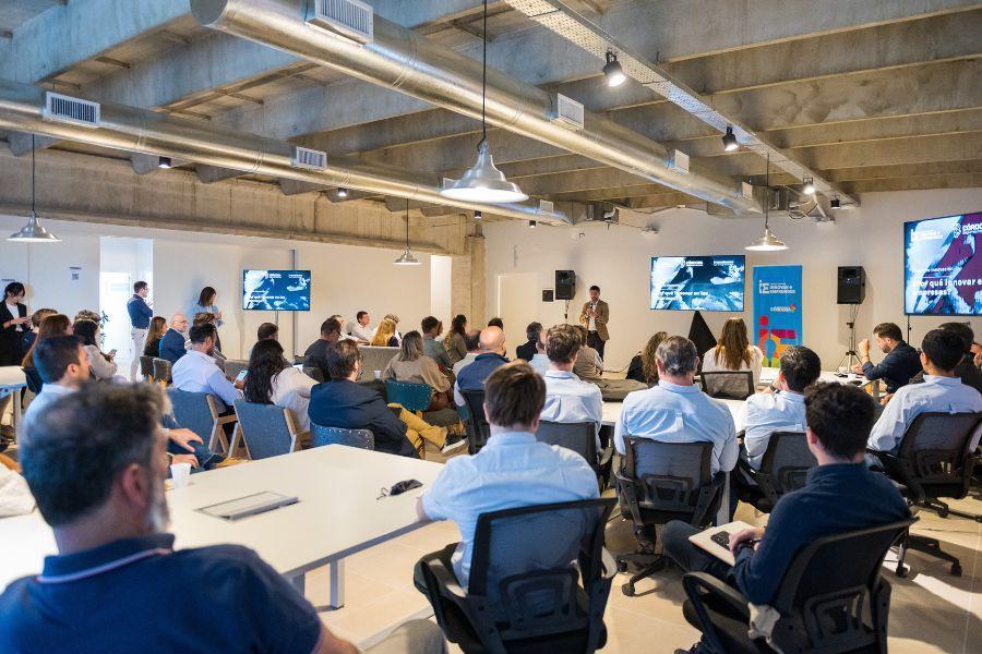 Lanzan dos programas clave para empresas y startups