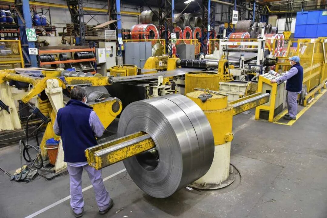 Salarios bajos para la gente, pero altos para la producción