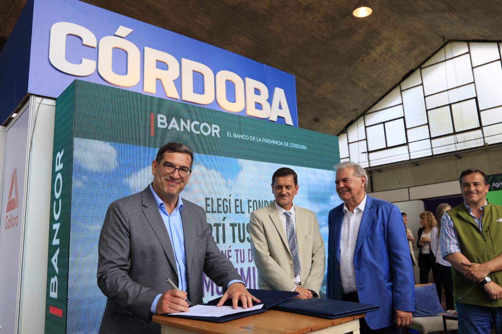 Bancor presentó líneas de créditos en la expo rural de San Francisco