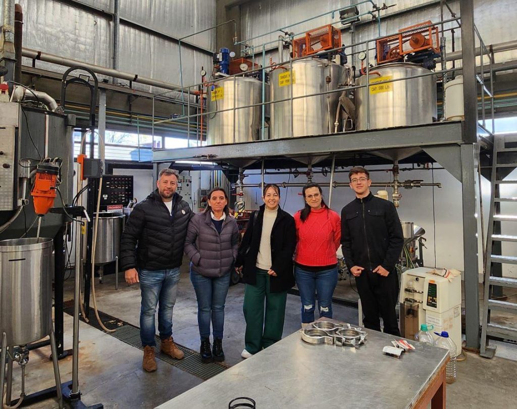 Emprendimiento cordobés transforma la resina del árbol de brea en un ingrediente para los alimentos