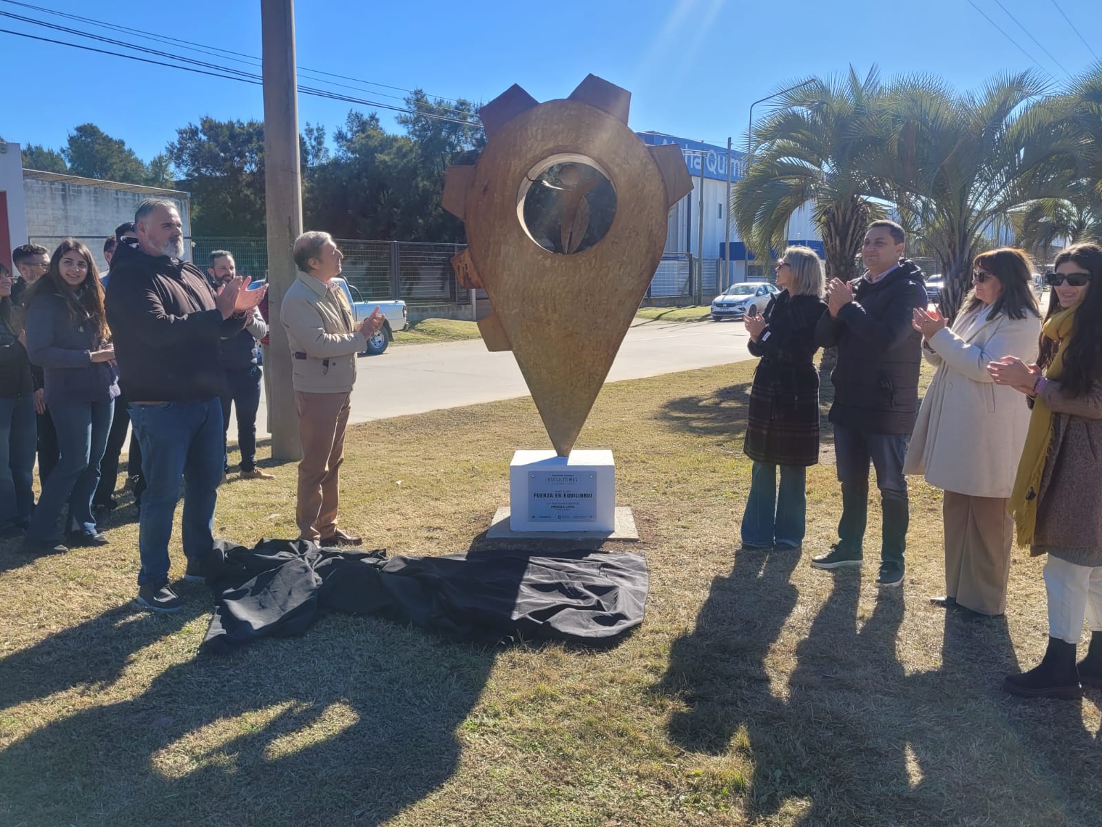 Inauguraron una escultura en el Parque Industrial