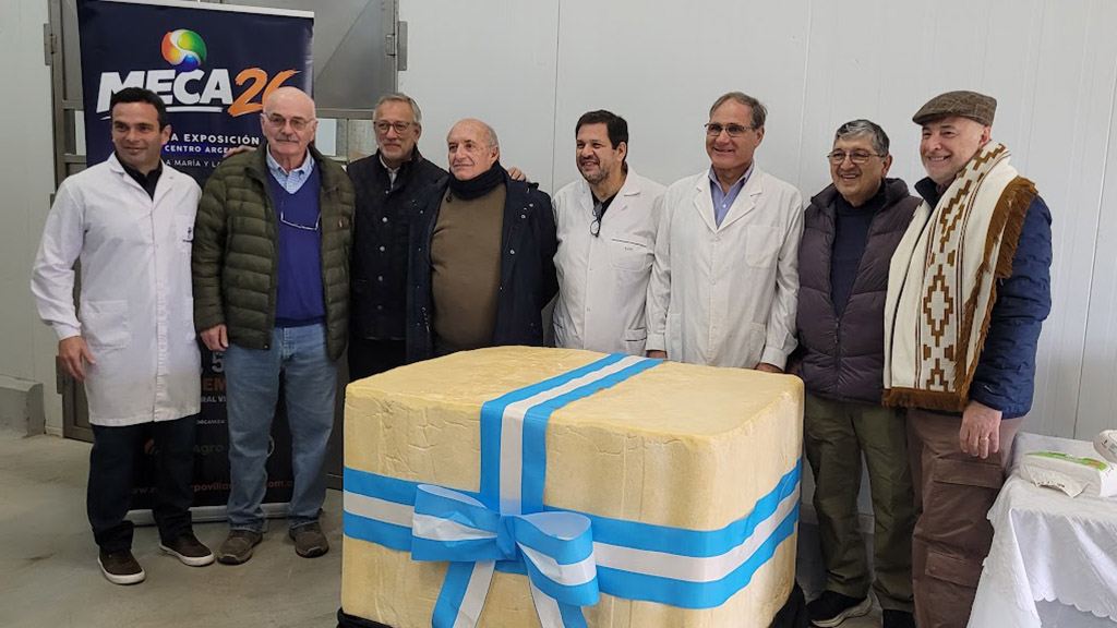 MECA 26: Ya se elaboró y presentó el queso de mil kilos