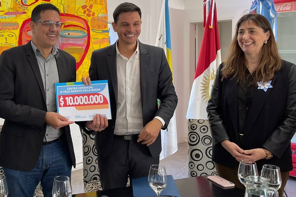 Provincia entregó 10 millones de pesos para el centro comercial de Villa Nueva