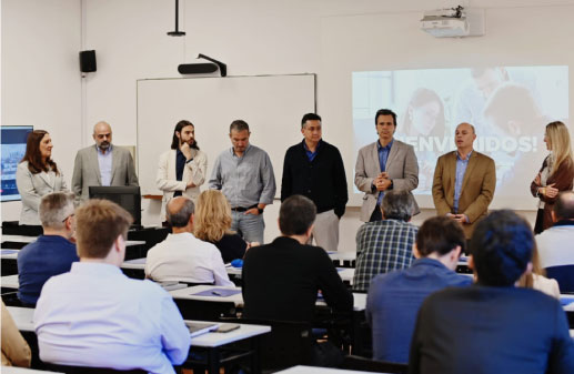 Líderes de empresas se capacitan en microeconomía de la competitividad