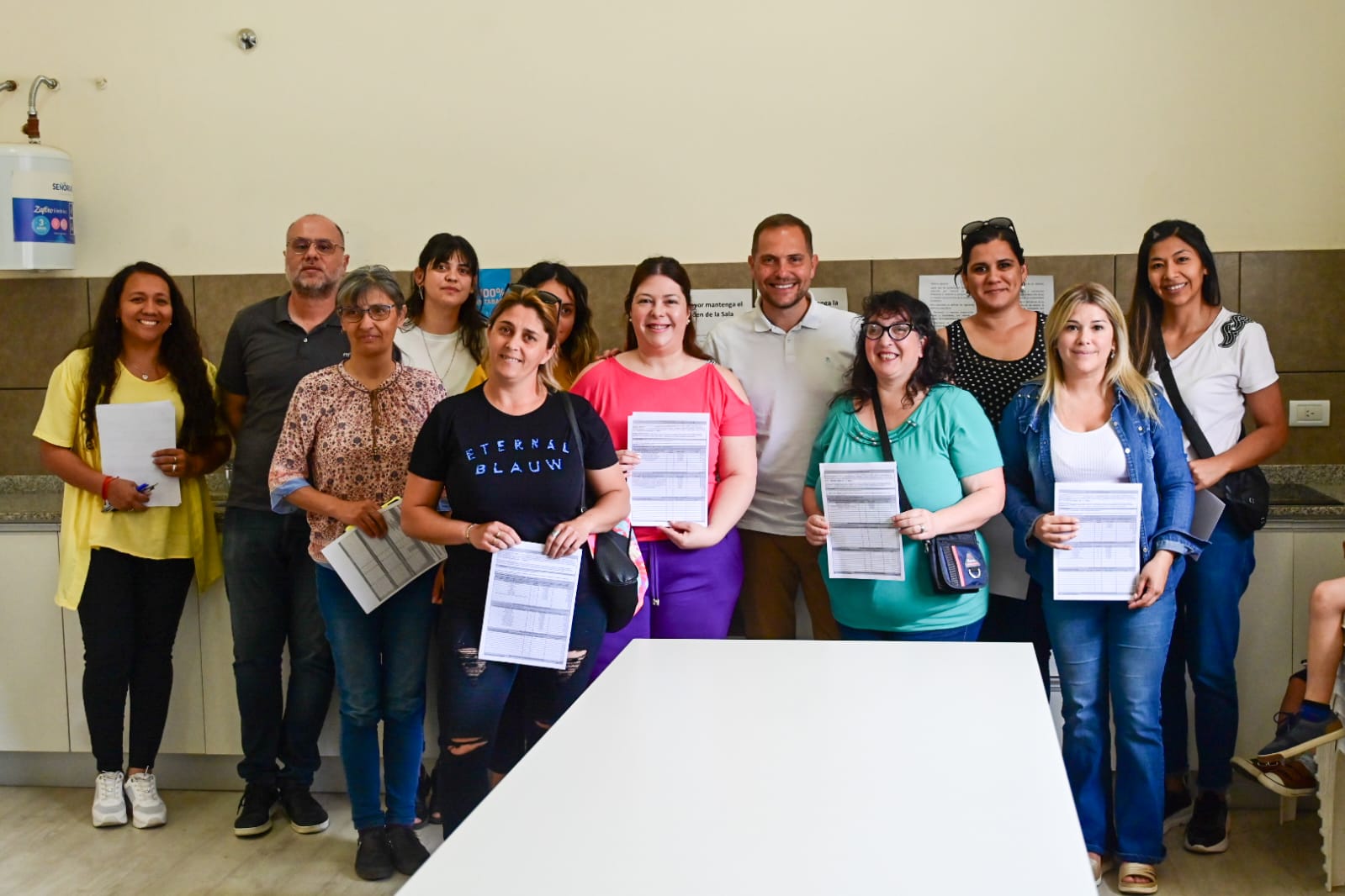 Entregan otros casi $3 millones a beneficiarias del Programa de Empleo Independiente