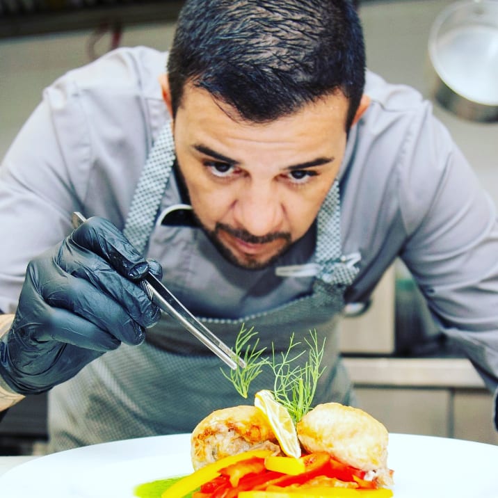 Pasos esenciales para el éxito al abrir tu propio restaurante o cafetería