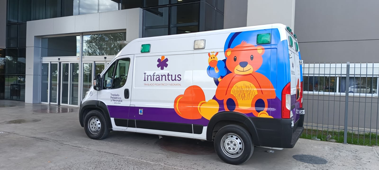 Sanatorio de Cañada e Infantus suman una nueva ambulancia totalmente equipada
