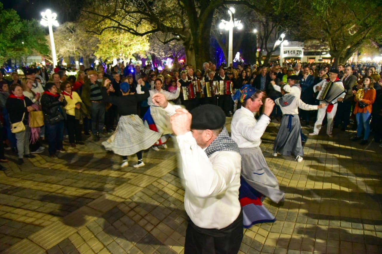 Plaza Centenario: reinauguración y polémicas