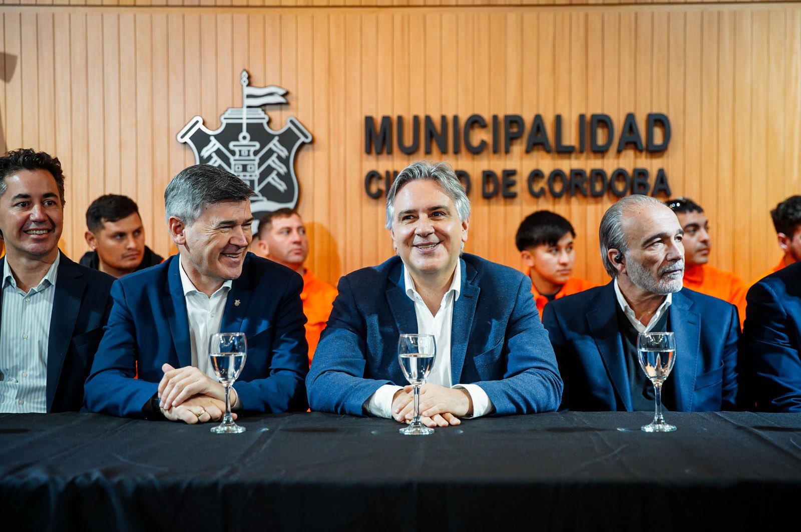 Cambio de estrategia: el cordobesismo va contra Milei