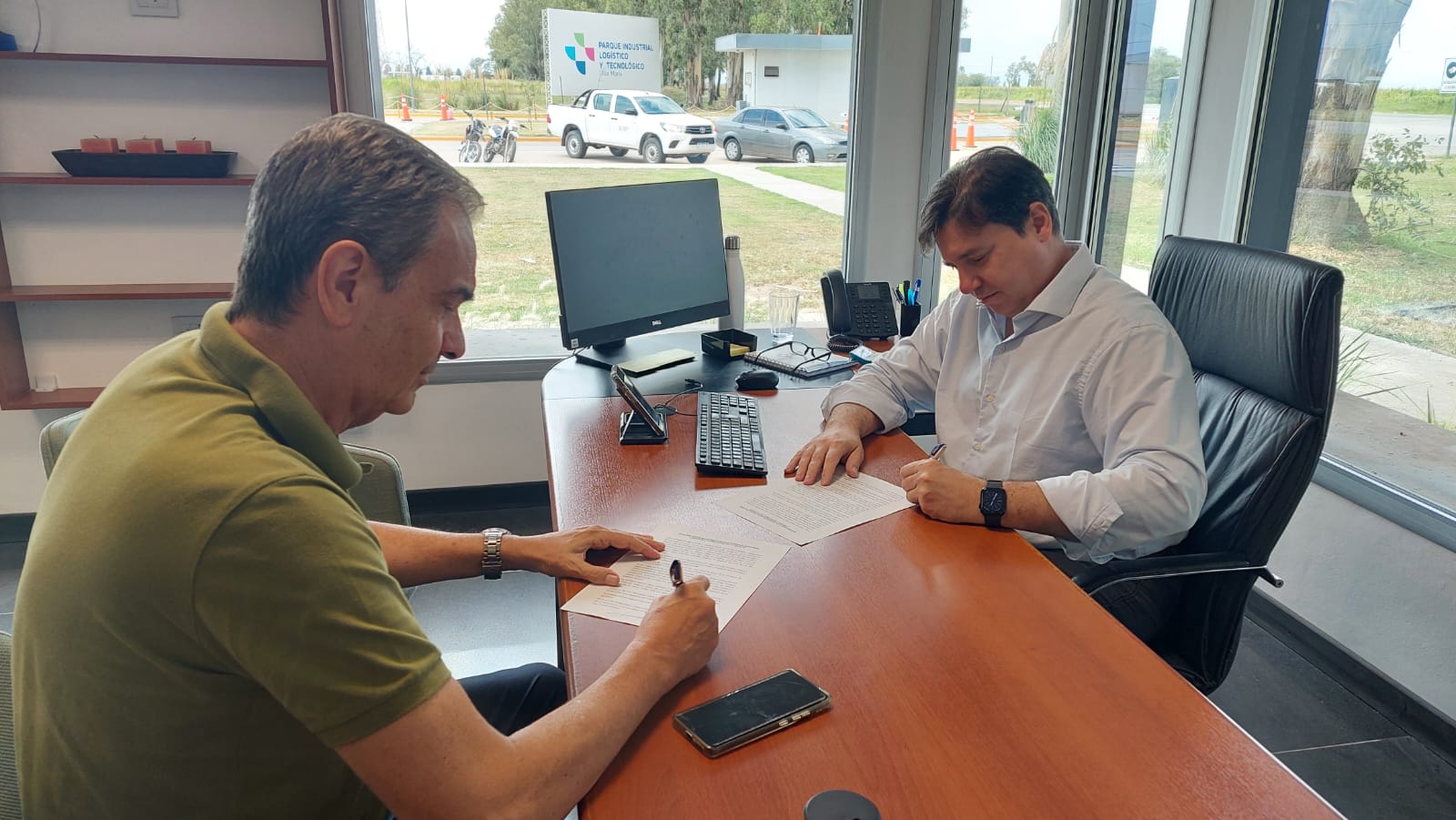 Claves y el PILT celebraron un acuerdo de colaboración mutua