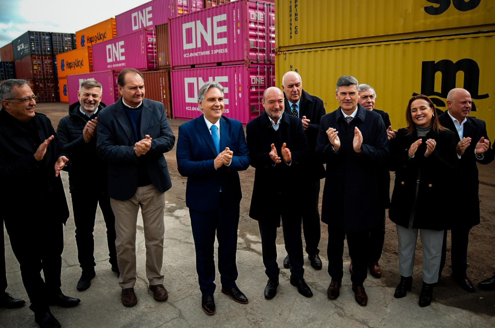 Llaryora anunció la rebaja a cero de ingresos brutos para empresas logísticas