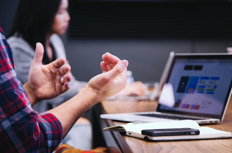 Se lanzó el programa Córdoba Crea Futuro: Ofrece 10.000 becas de formación tecnológica