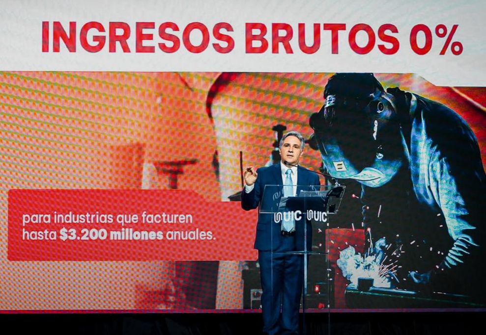 Llaryora anunció la reducción a 0 de Ingresos Brutos a la Industria