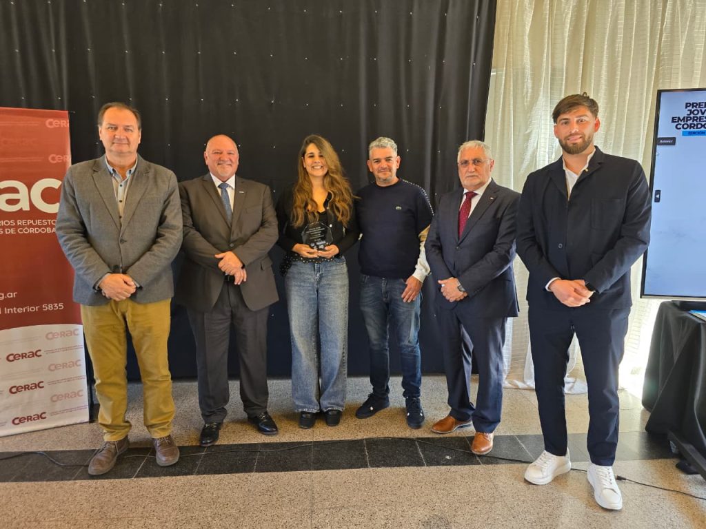 Reconocen a jóvenes empresarios en el aniversario de Fedecom