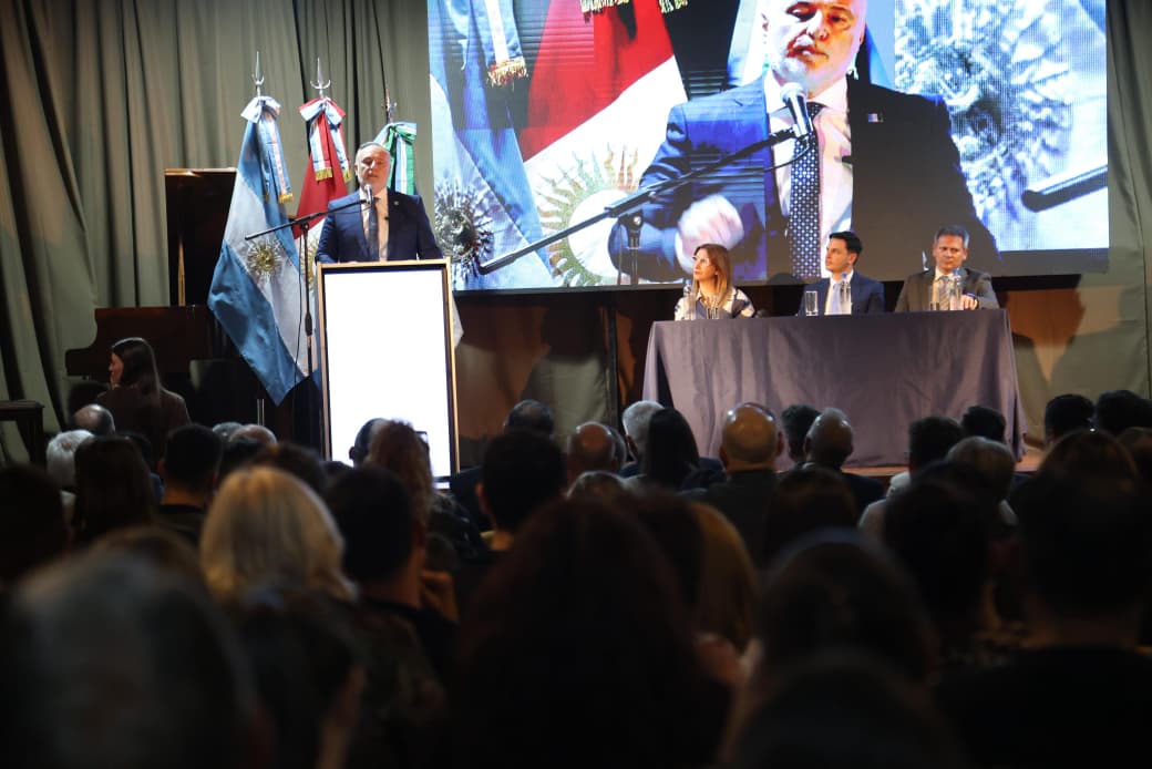 Efecto elecciones: Accastello anunció bajas de tasas y cambios en el organigrama