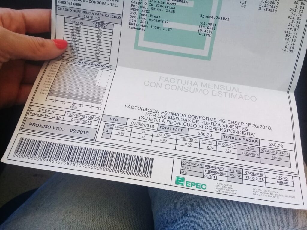 Una familia cordobesa destina hasta el 16% de sus ingresos al pago de servicios públicos