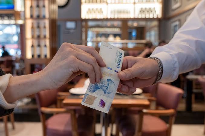 Otro estudio revela que el consumo sigue en rojo