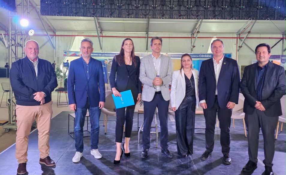 Capacitan a parques industriales para responder a demandas de empresas