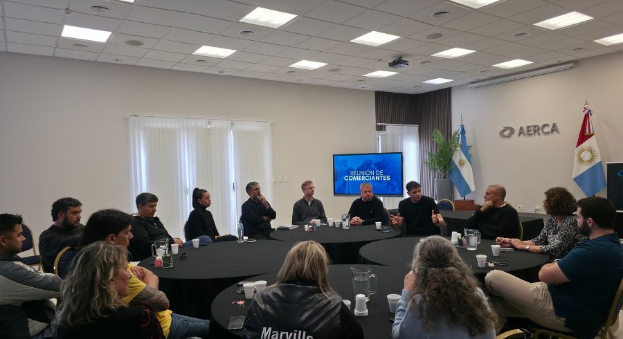 Una reunión entre comerciantes y funcionarios por el estacionamiento medido