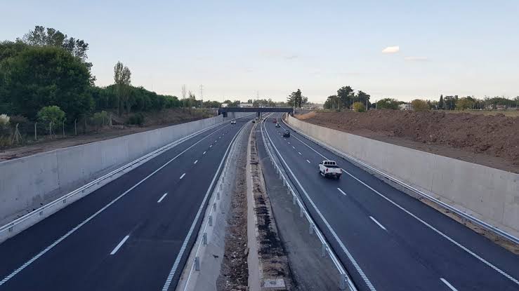 Calles y rutas con plástico reciclado