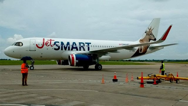 Batalla aérea: JetSmart inició sus vuelos de cabotaje y activó tickets a menos de $200 para imponerse en las 