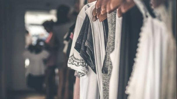Crece la tendencia de vender y comprar ropa usada en pandemia