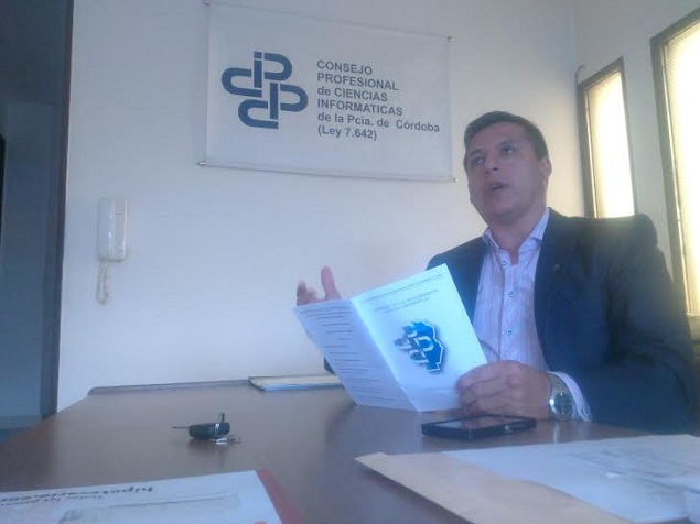 Contra el ejercicio ilegal de la profesión informática