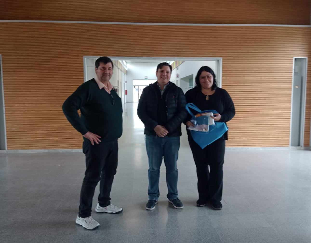 El PILT entregó banderas a escuela ProA