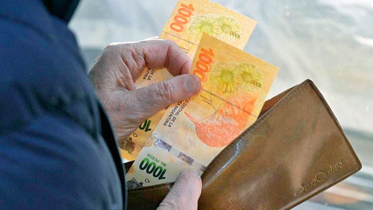 Argentina, con el salario en dólar MEP más bajo de la región
