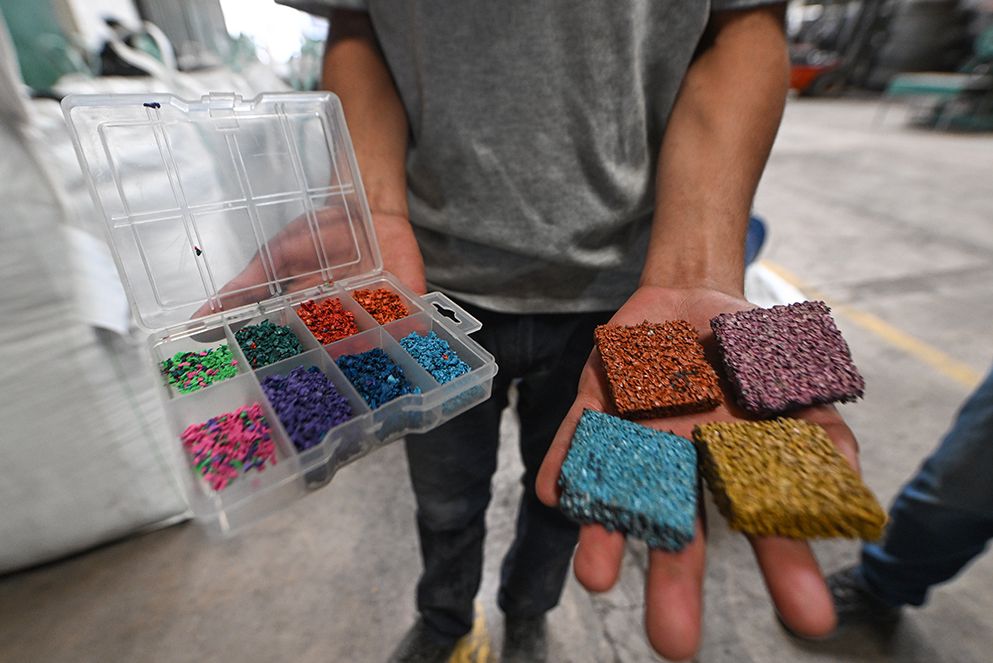 Cemento, pisos blandos y cubiertas recuperadas: así reutilizan neumáticos